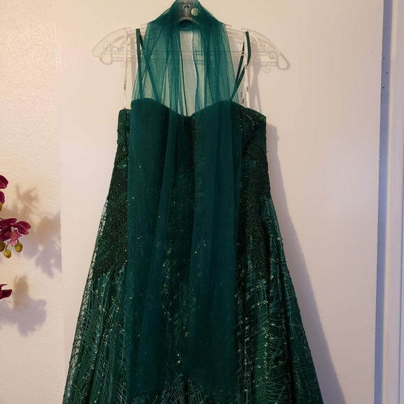 Gorgeous Emerald Green Prom Dress **Like New, Used 1x** - Picture 8 of 11